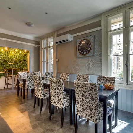 Mistral Comedie Saint Roch 2* Монпелье