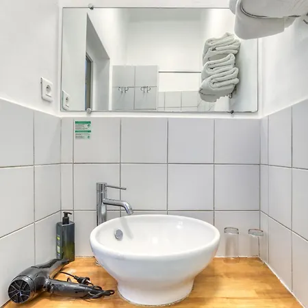 Mistral Saint Roch Hotell 2*