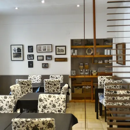 Mistral Comedie Saint Roch 2* Монпелье