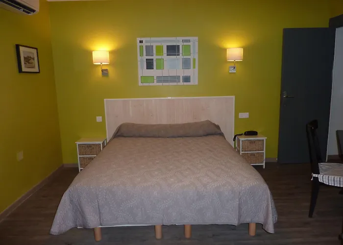Отель Hotel Mistral Saint Roch 2*