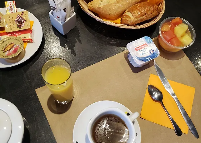 Отель Hotel Mistral Saint Roch Монпелье