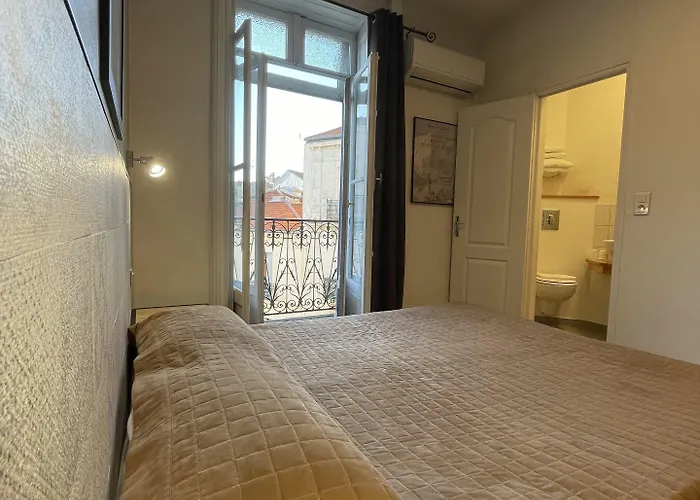 Отель Hotel Mistral Saint Roch Монпелье